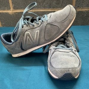 New Balance Women’s Size 7.5 555 Gray Sneakers